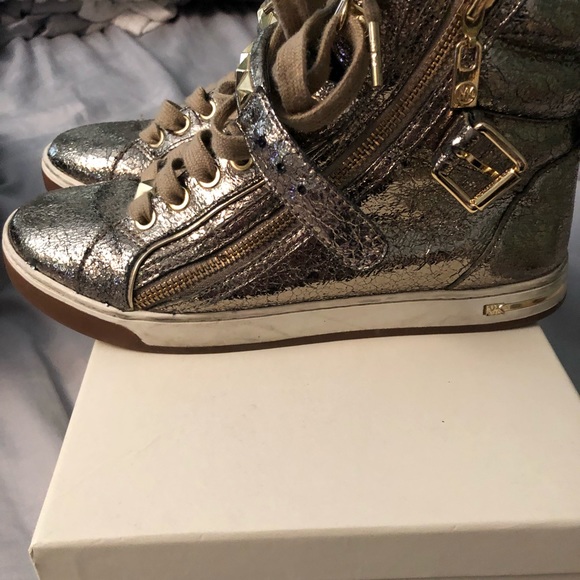 *sold* - Picture 2 of 6